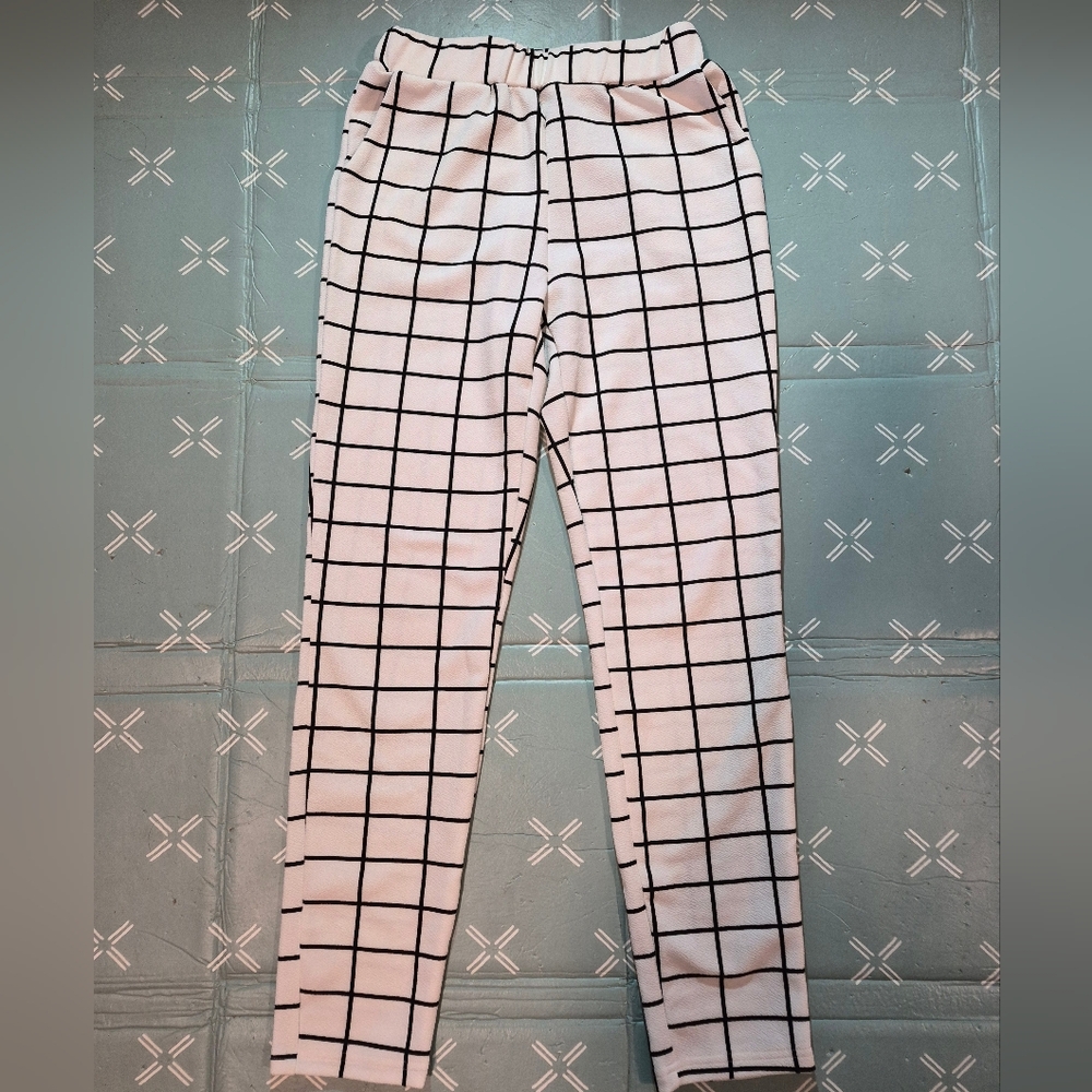 Black and White Grid Pattern Straight Pants